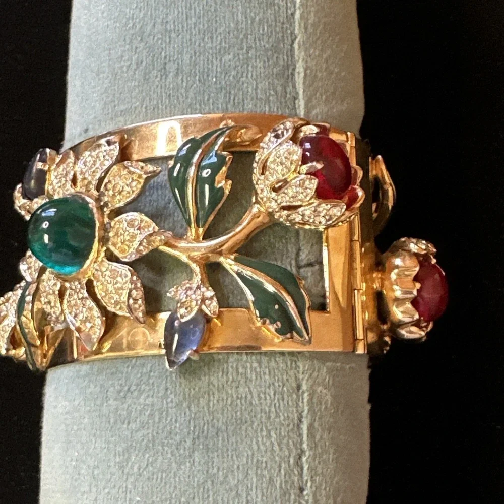 VTG Coro Book Piece Cabochon Rhinestone Corocraft Bracelet Carmen MirandaCamelia
